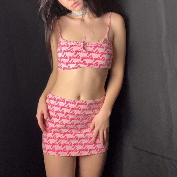 Girls Girls Girls 2 piece set! Pink and gives Barbie like vibes! - Picture 1 of 2